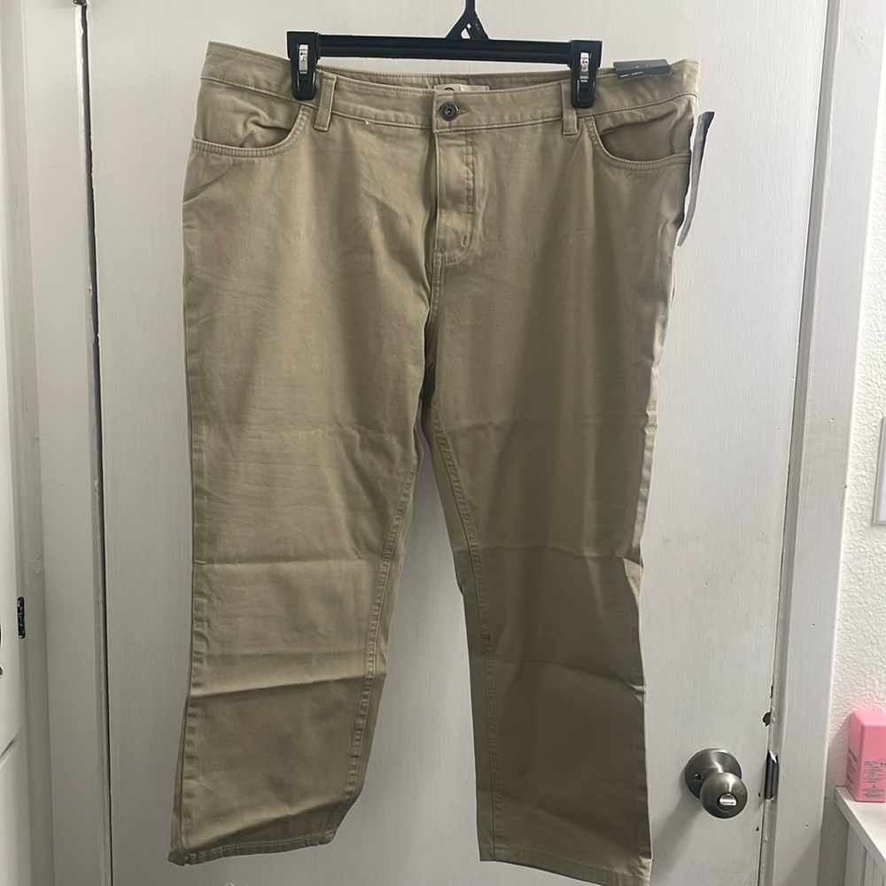 Dickies women’s perfect shape Khaki capris, new size 16